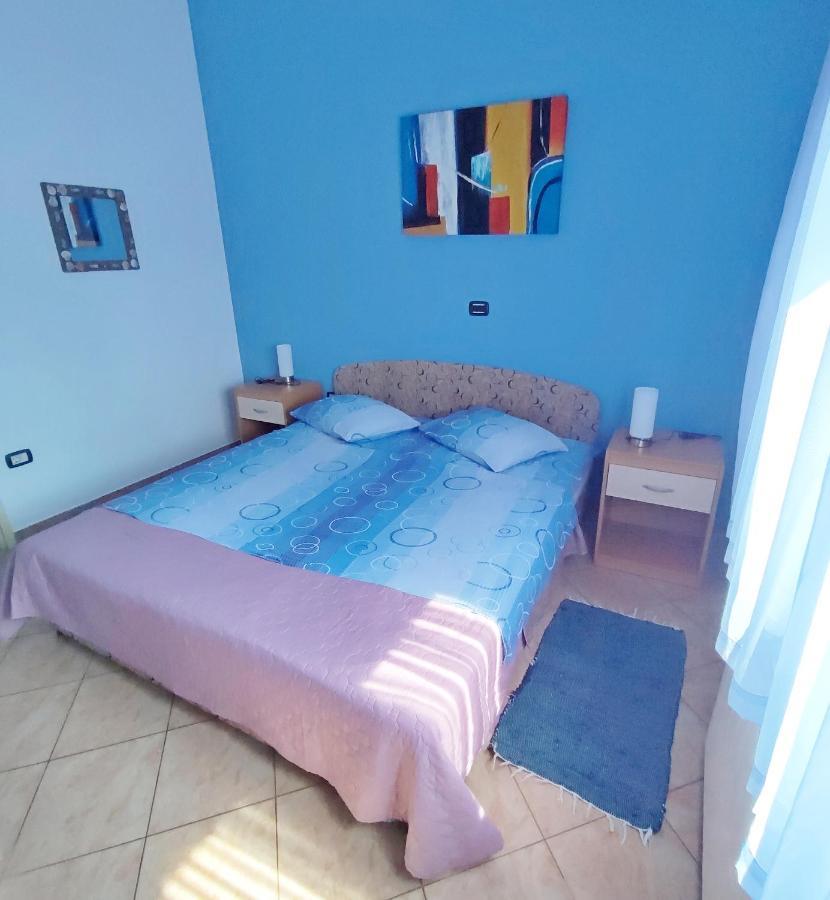 Azalea, Apartman