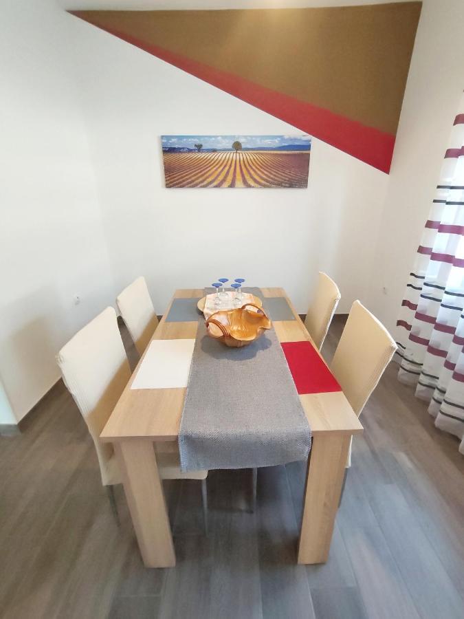Azalea, Apartman