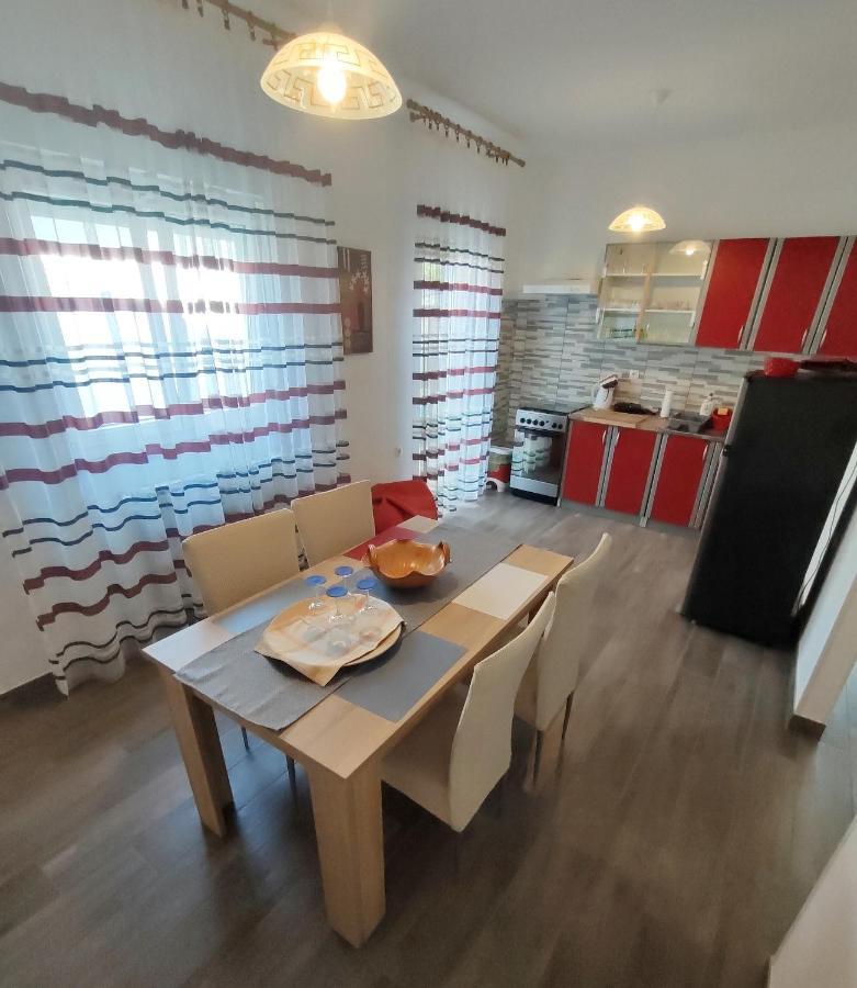 Azalea, Apartman