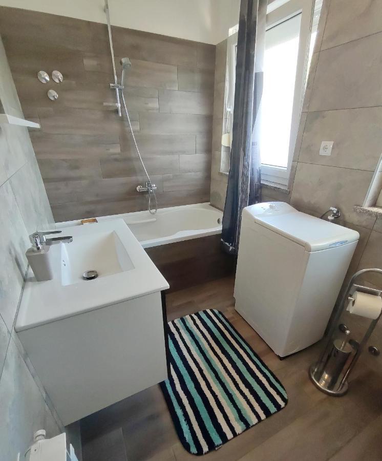 Apartman Azalea, *