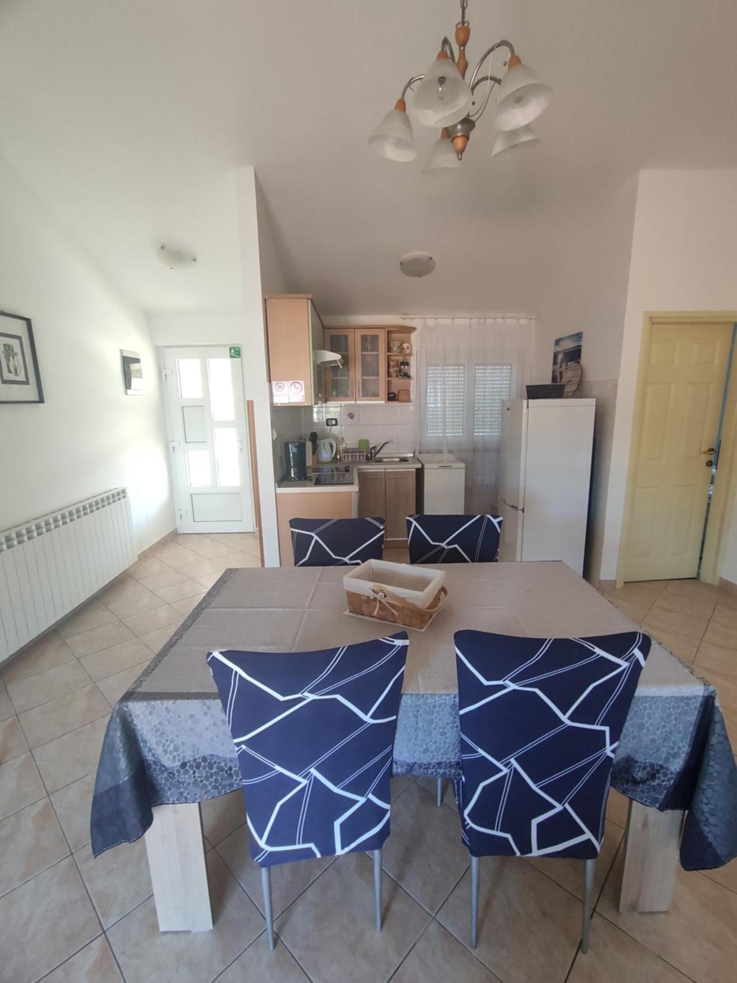 Azalea, Apartman Umag